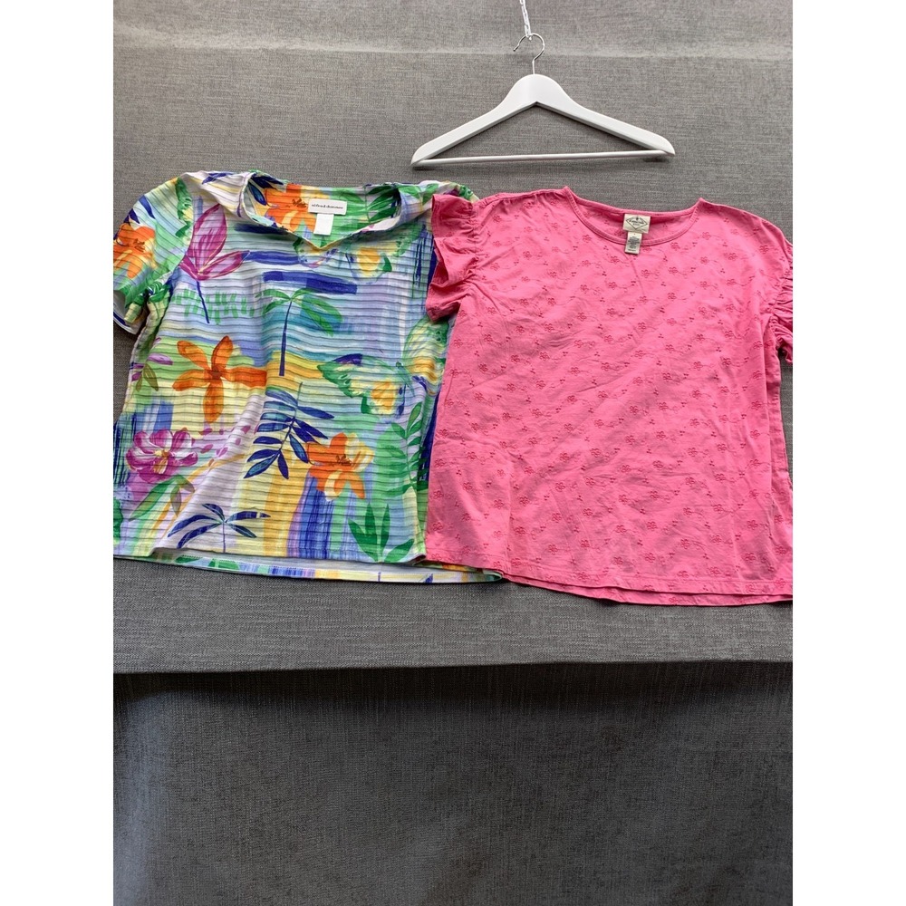 Lot Of 2 T Shirt Women Large Multicolor Floral Print Casual Modern Everyday Wear